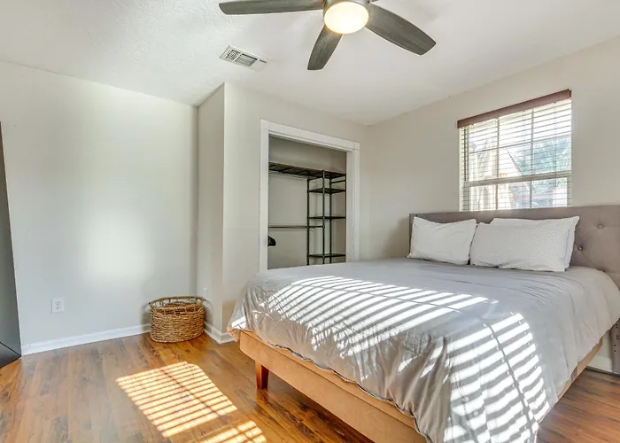 Holiday home In Historic East Hill Neighborhood *