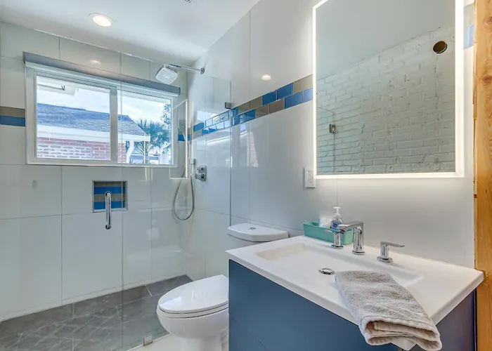 In Historic East Hill Neighborhood Holiday home *